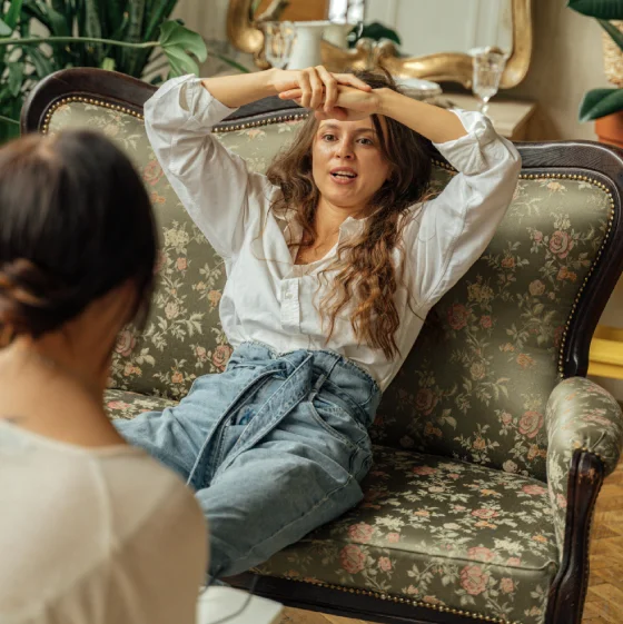 Pacientes da Psicóloga Stela numa consulta de psicologia.